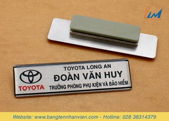 Thẻ tên cài áo Toyota