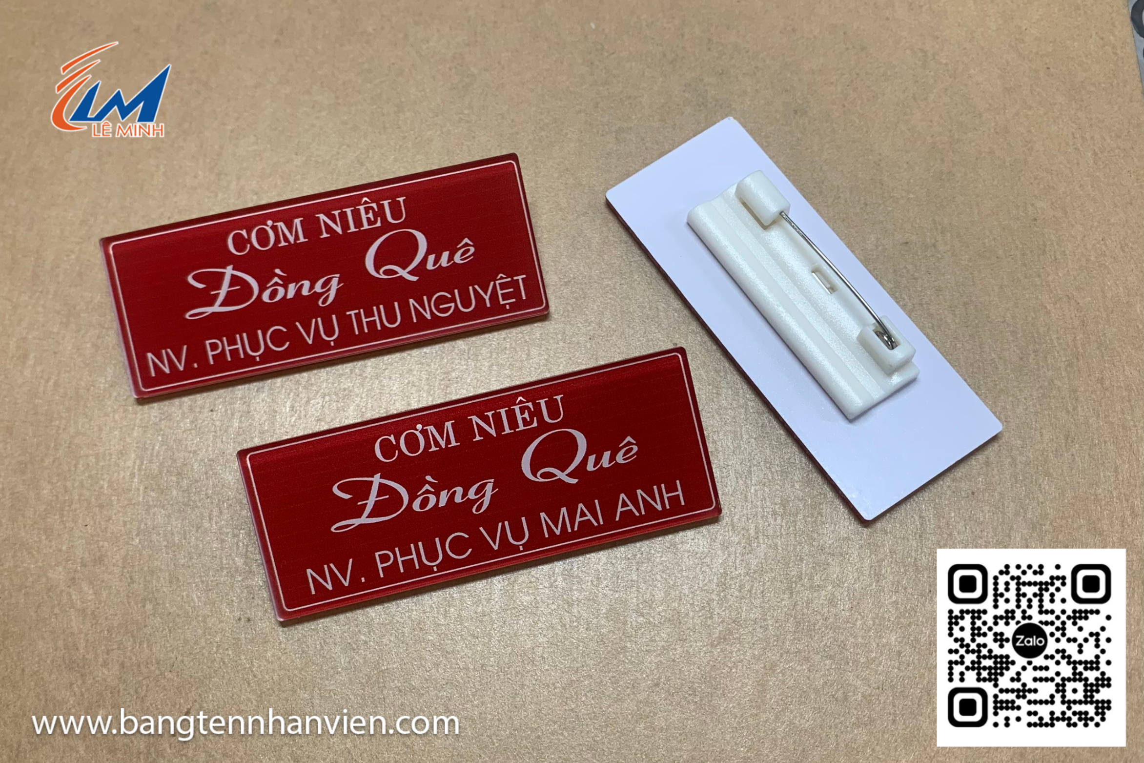 Làm bảng tên Mica giá rẻ